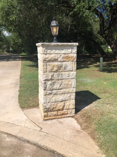 Columns, Archways & Planters project by Puttrich & Sons Masonry